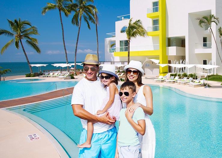 WINTER IS BETTER WHEN YOU TRAVEL! Krystal Urban® Monterrey San Jeronimo WINTER IS BETTER WHEN YOU TRAVEL! Krystal Urban® Monterrey San Jeronimo